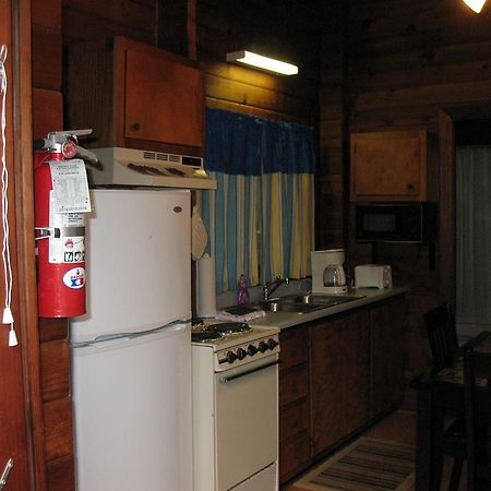 Forest Lake Camping Resort Lakefront Cabin 1 Advance Extérieur photo